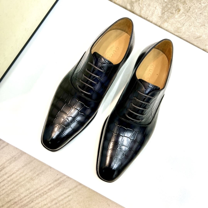 G*u*i leather shoes